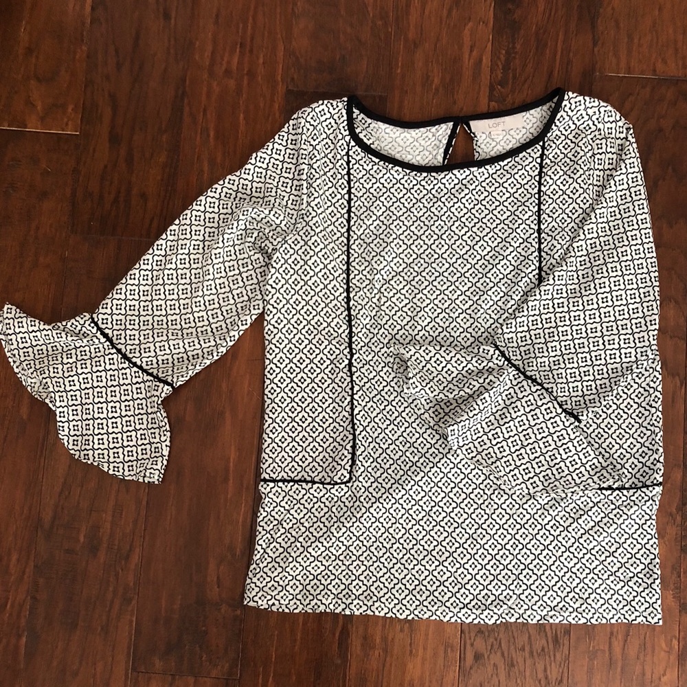 Loft Black/White Print Flutter Sleeve Top - Sz S